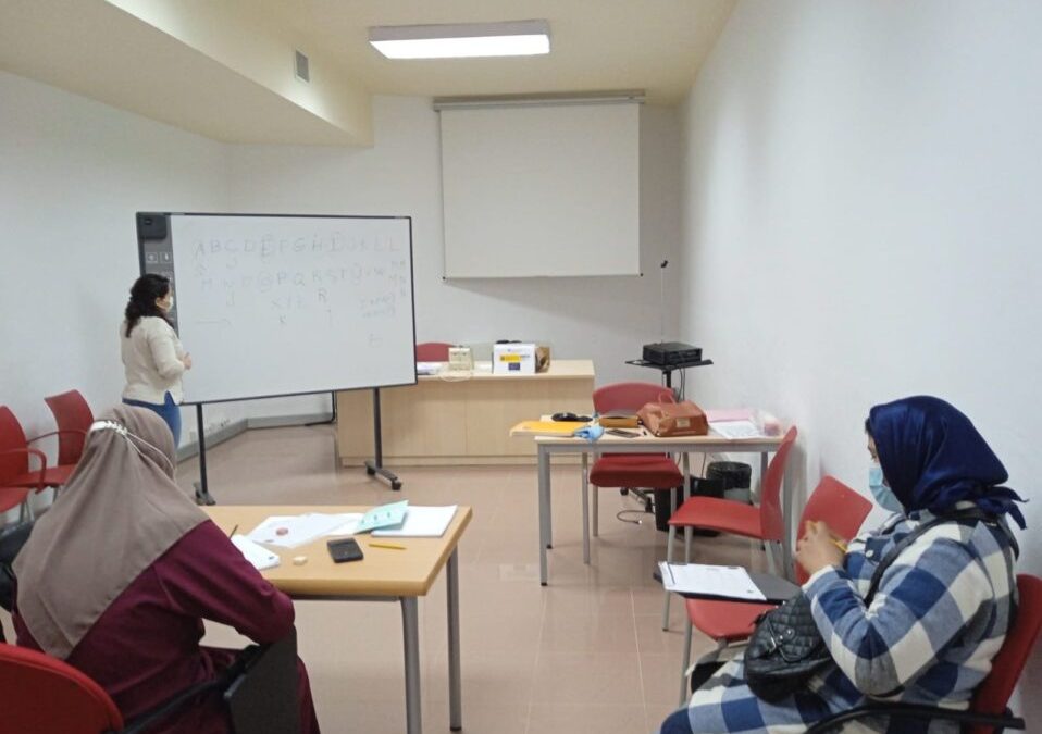 Inicio de acciones formativas pre-laborales en Torre Pacheco (Murcia): Clases de español y apoyo al examen teórico de conducción