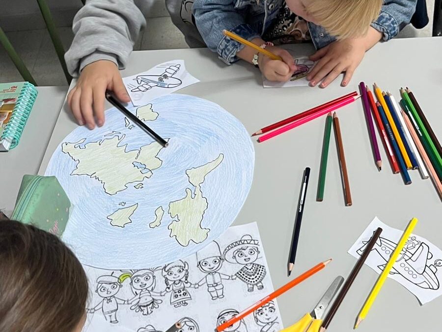 Un mundo diverso en el aula: jugando y aprendiendo, descubriendo la interculturalidad